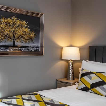 Roydon Marina Village Hotel Ngoại thất bức ảnh