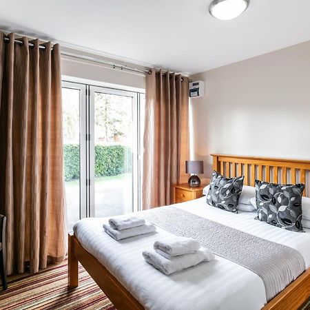 Roydon Marina Village Hotel Ngoại thất bức ảnh