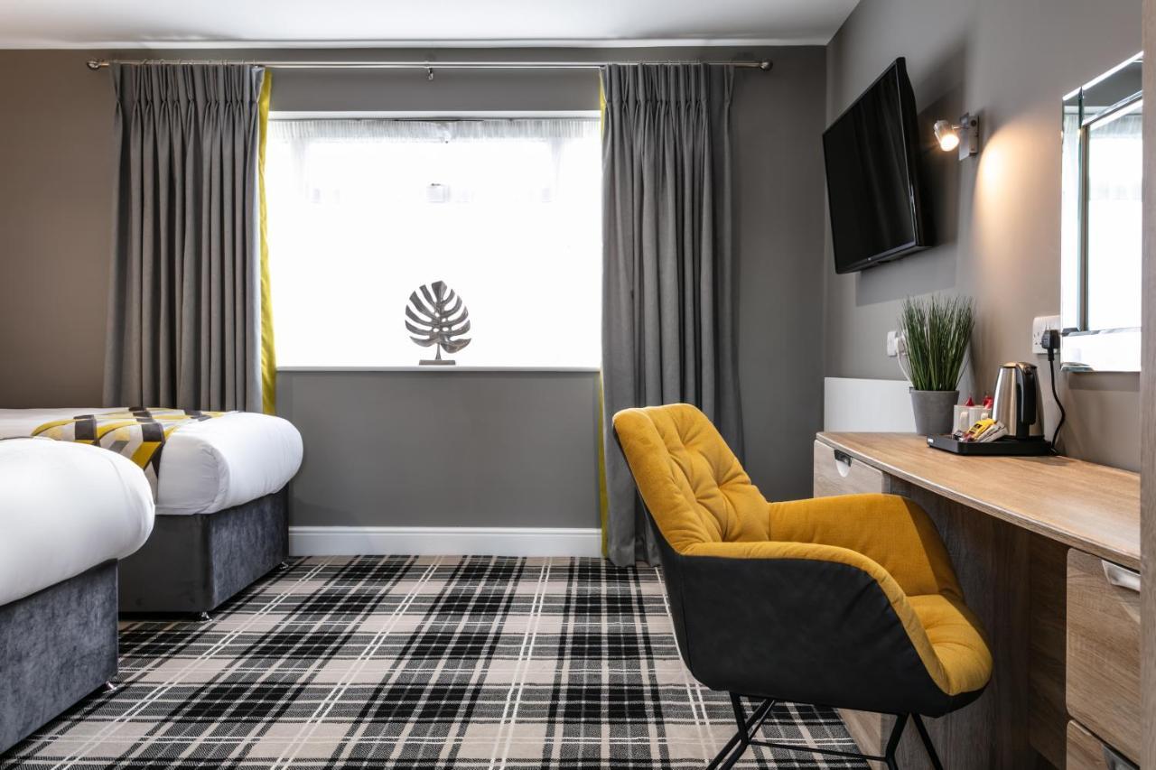 Roydon Marina Village Hotel Ngoại thất bức ảnh