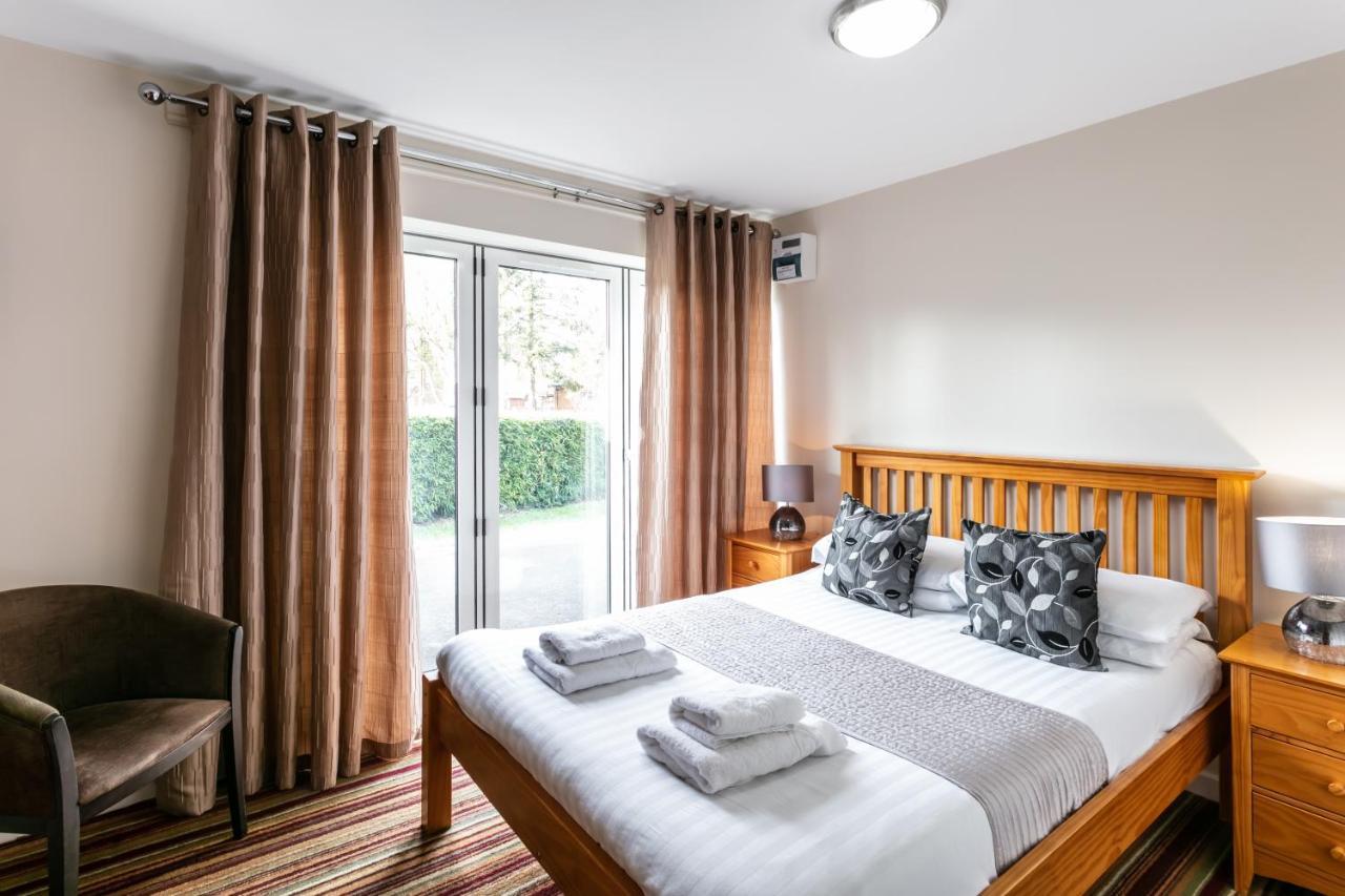 Roydon Marina Village Hotel Ngoại thất bức ảnh