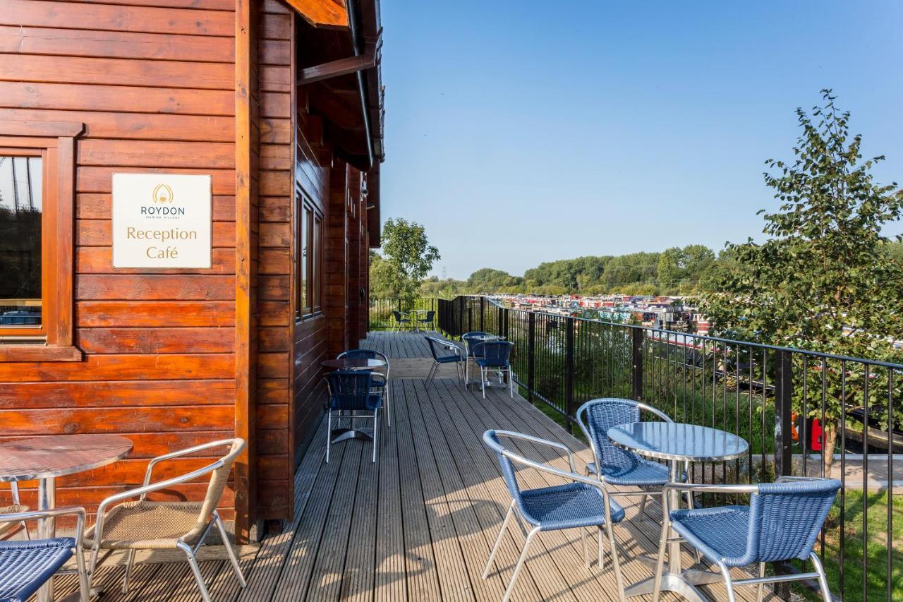Roydon Marina Village Hotel Ngoại thất bức ảnh