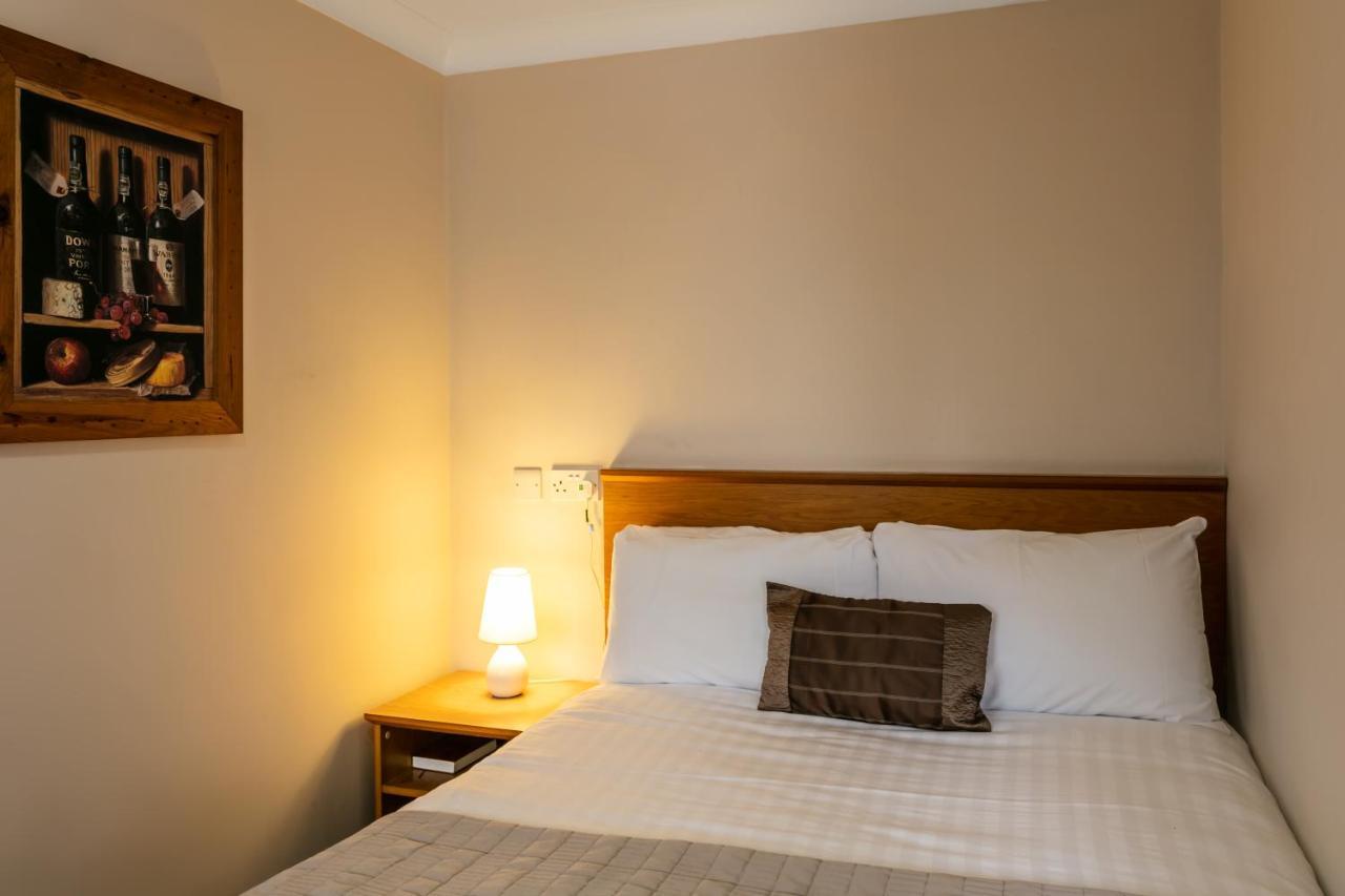 Roydon Marina Village Hotel Ngoại thất bức ảnh