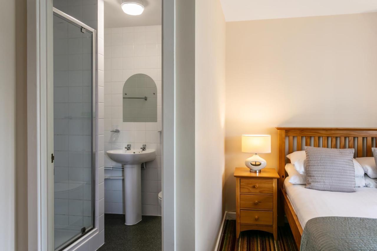 Roydon Marina Village Hotel Ngoại thất bức ảnh