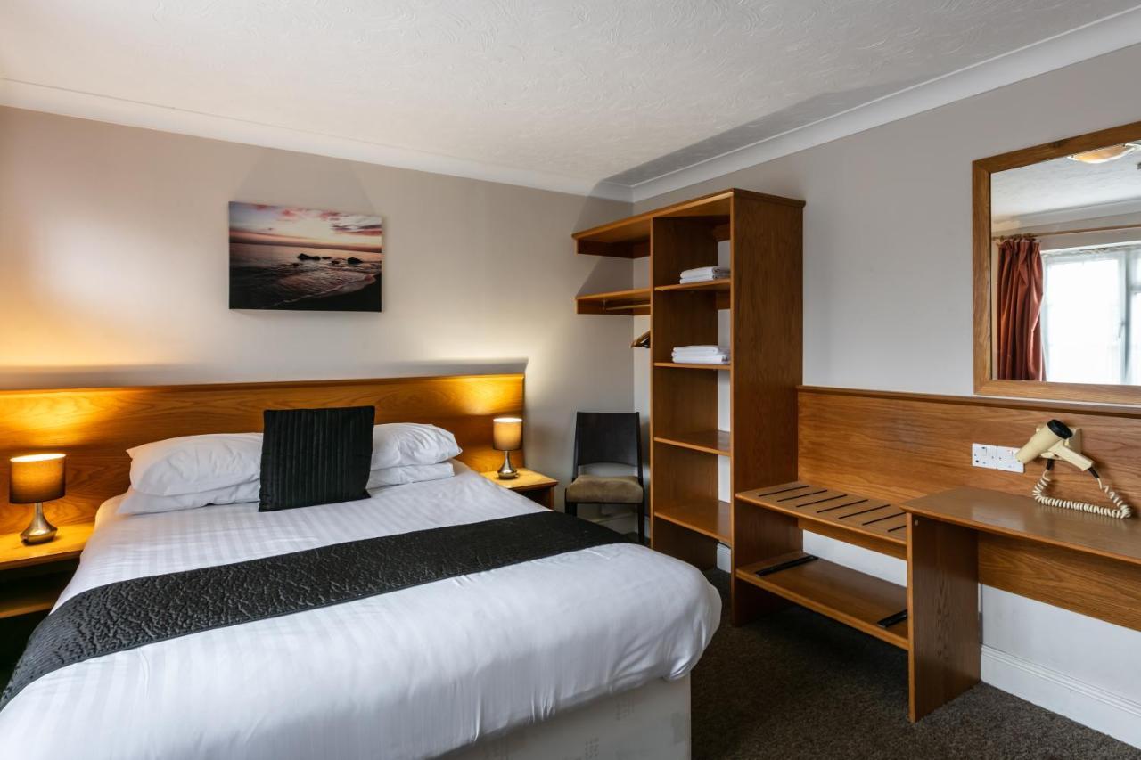 Roydon Marina Village Hotel Ngoại thất bức ảnh