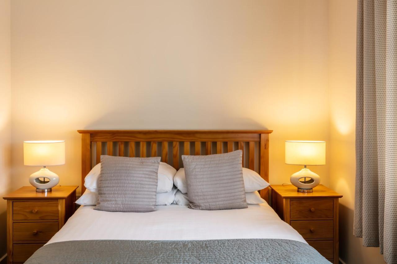 Roydon Marina Village Hotel Ngoại thất bức ảnh