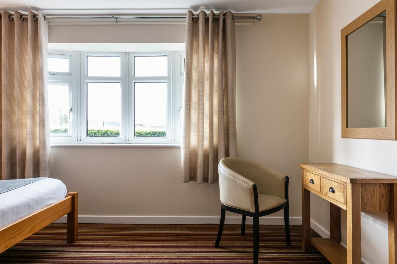 Roydon Marina Village Hotel Ngoại thất bức ảnh